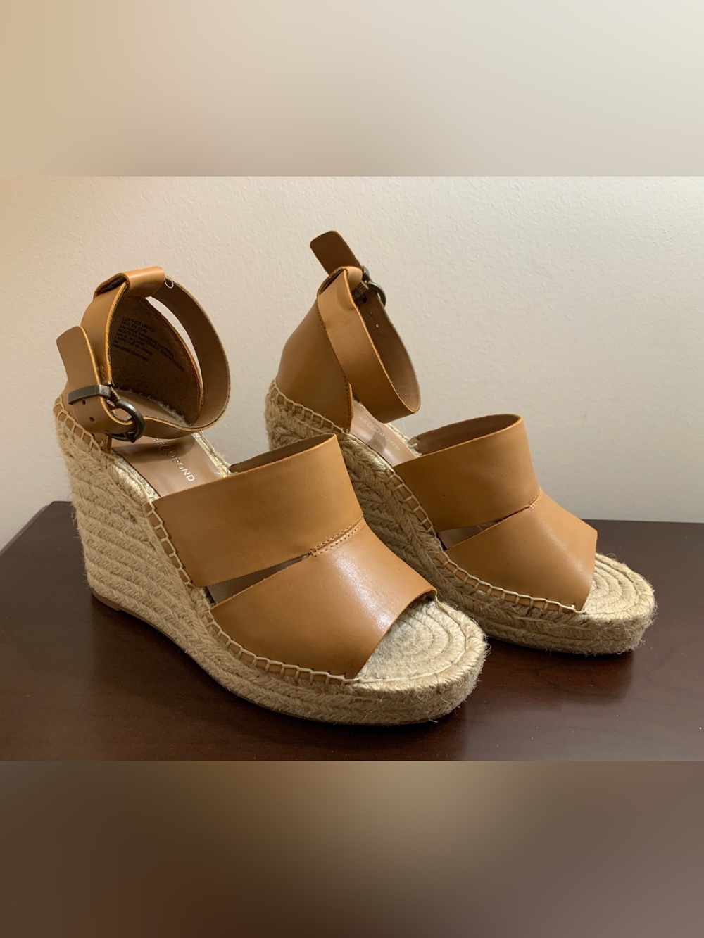 Treasure & Bond Women's Tan leather Espadrille Wedge Sandals with Straps- size 7